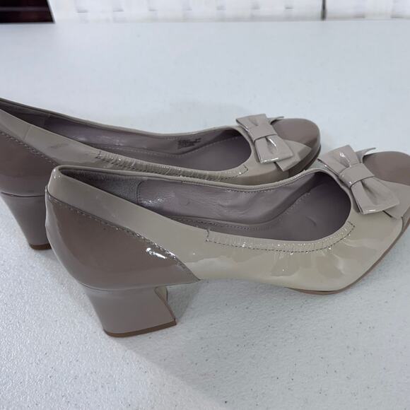 "B. Makowsky" Chunky Heel, Slip On Pumps,Bow On fronts,Almost Brand New,Office - Picture 7 of 10
